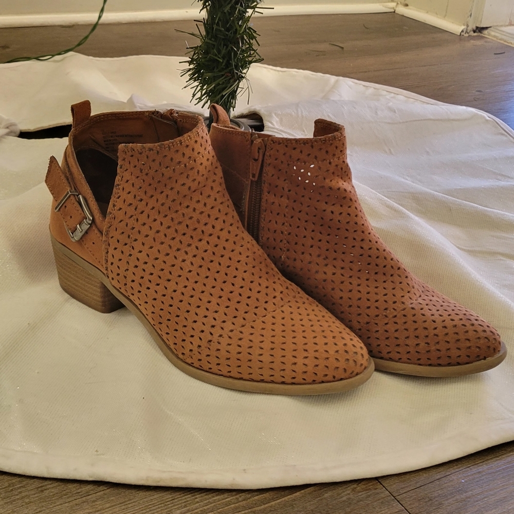 Universal Thread Ankle Boots